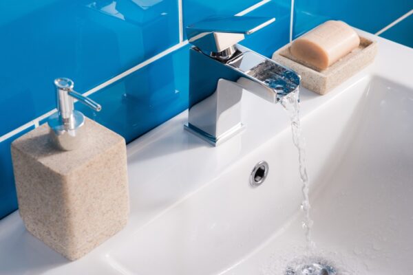 Oszczędzanie wody w łazience – popularne sposoby